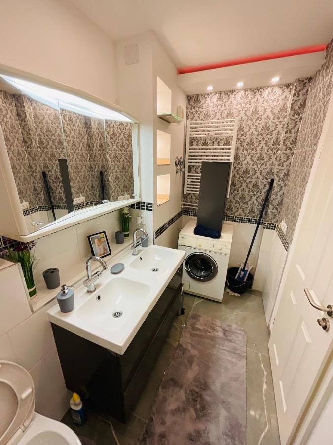 Nidderau Best Central Apartment - Am Marktplatz - Up To 5 - Next To Frankfurt And Hanau - Coffee And Snacks - Netflix, Prime, Disney מראה חיצוני תמונה